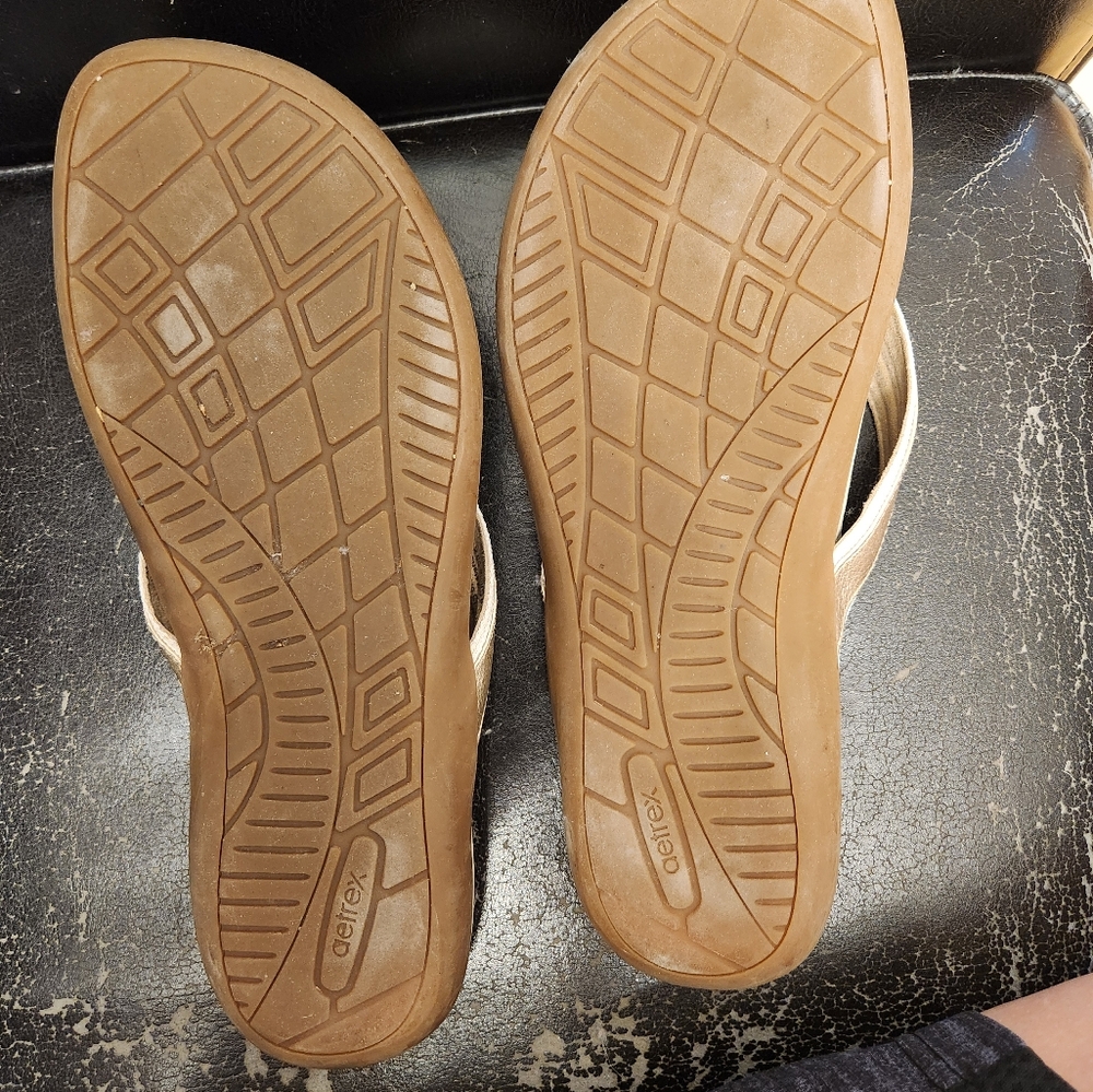 Aetrex sandals gold tan 8.5